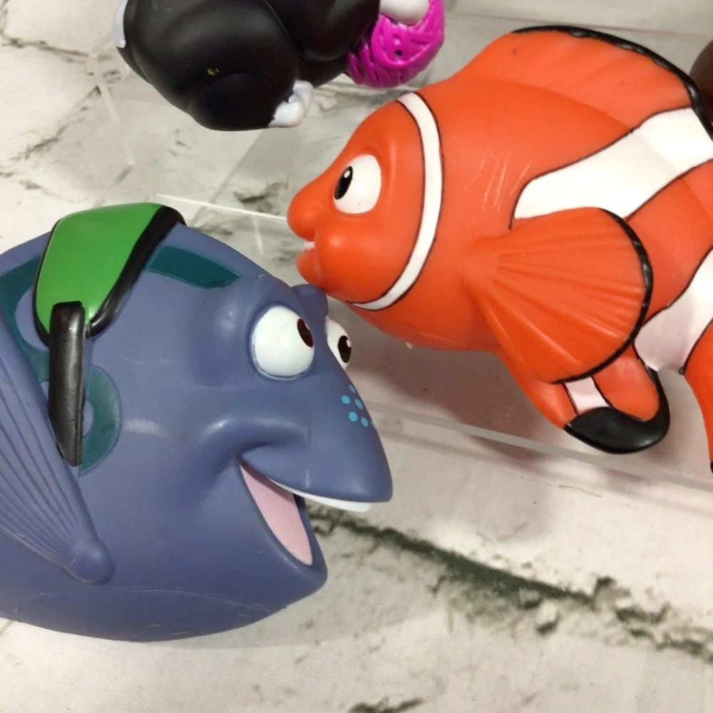 Disney Bath‎ Toys Lot of 6 Figaro Nemo Tinkerbell Frozen Rock Trolls